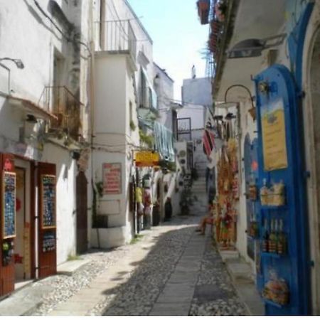 B&B Tra Le Vie Del Borgo Вьесте Экстерьер фото