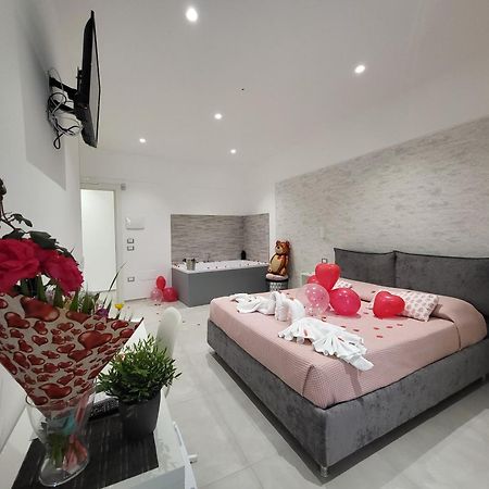 B&B Tra Le Vie Del Borgo Вьесте Экстерьер фото