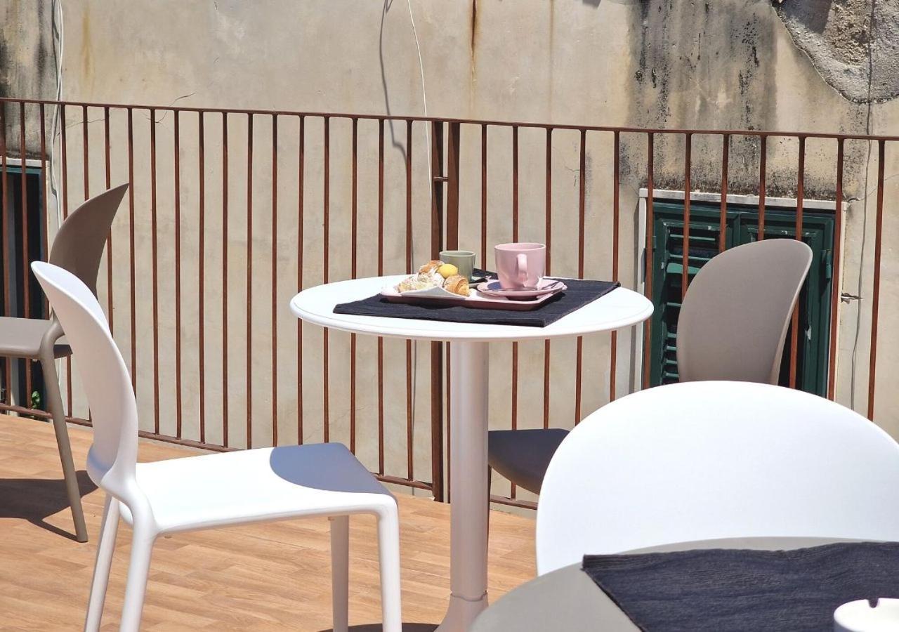 B&B Tra Le Vie Del Borgo Вьесте Экстерьер фото