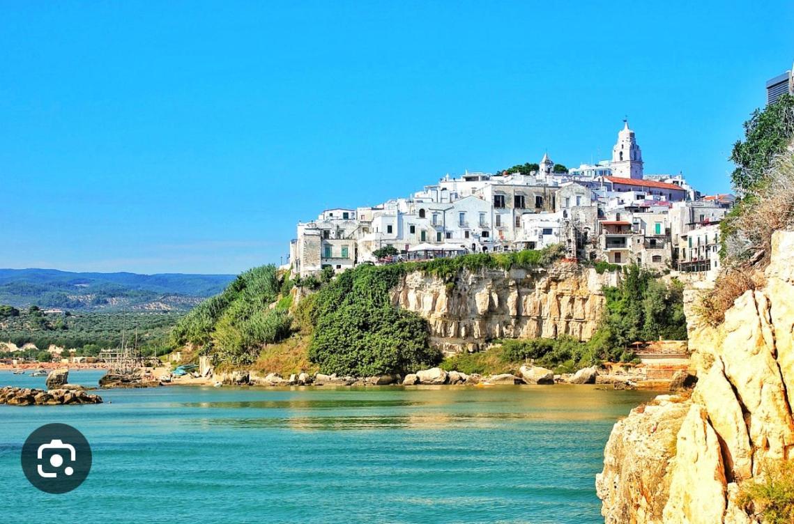 B&B Tra Le Vie Del Borgo Вьесте Экстерьер фото