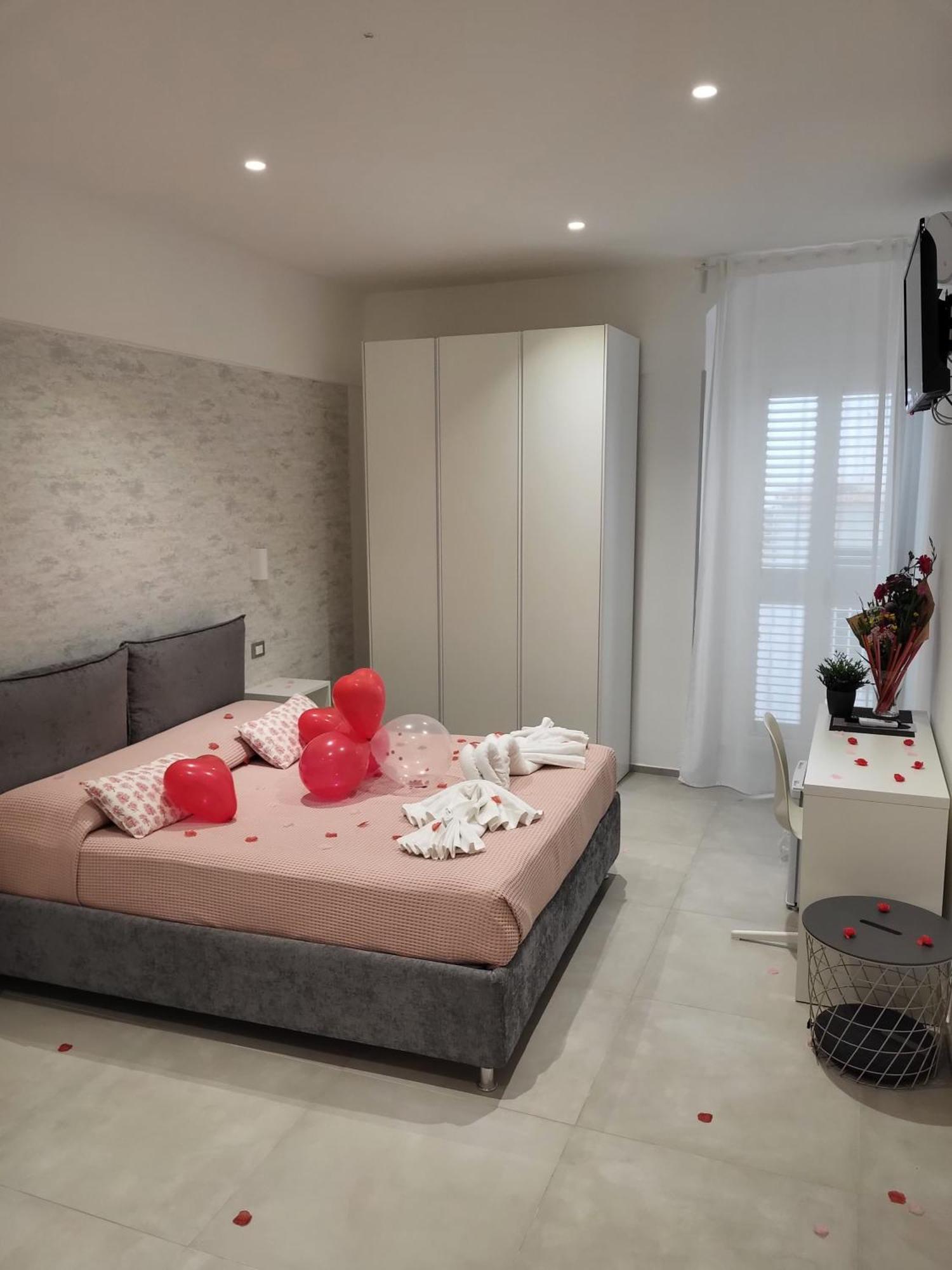 B&B Tra Le Vie Del Borgo Вьесте Экстерьер фото